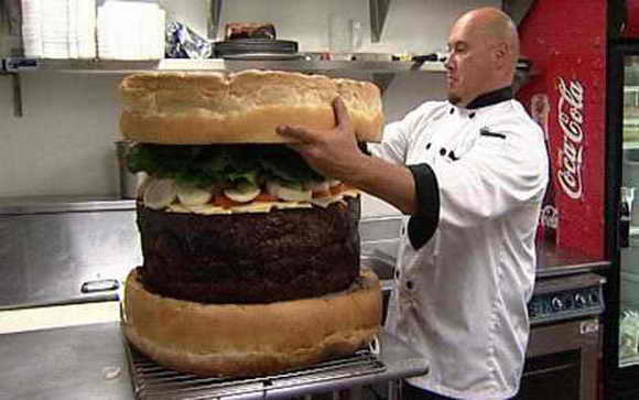 Книга рекордов Гиннеса: Самый большой гамбургер в мире