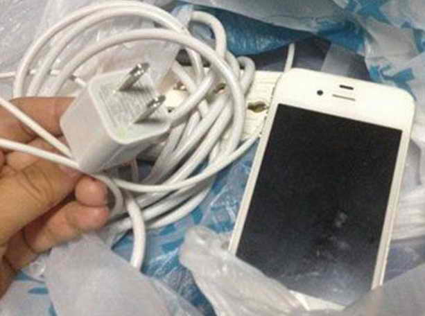 В Китае вторая жертва зарядки для iPhone 4, до этого хозяйка iPhone 5 была смертельно поражена
