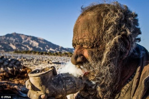 Самый грязный человек в мире Аму Хаджи не мылся в течение 60 лет